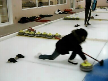 �V���[�g���������Ƌt�̃N�c�̉��ɂ��ׂ�S����t����B