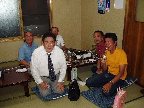 若林さんを含めると『即席還暦トリオ♪』が完成するわね(笑)。こうして新たに増えた面子も含めて始まった記念すべき(?)「北海道カミキリムシ同好会発足記念一次会」は、更なる盛り上がりを見せて行くのでした〜♪